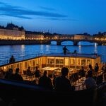Музыкальная прогулка на теплоходе: как выбрать маршрут и подготовиться к вечернему круизу